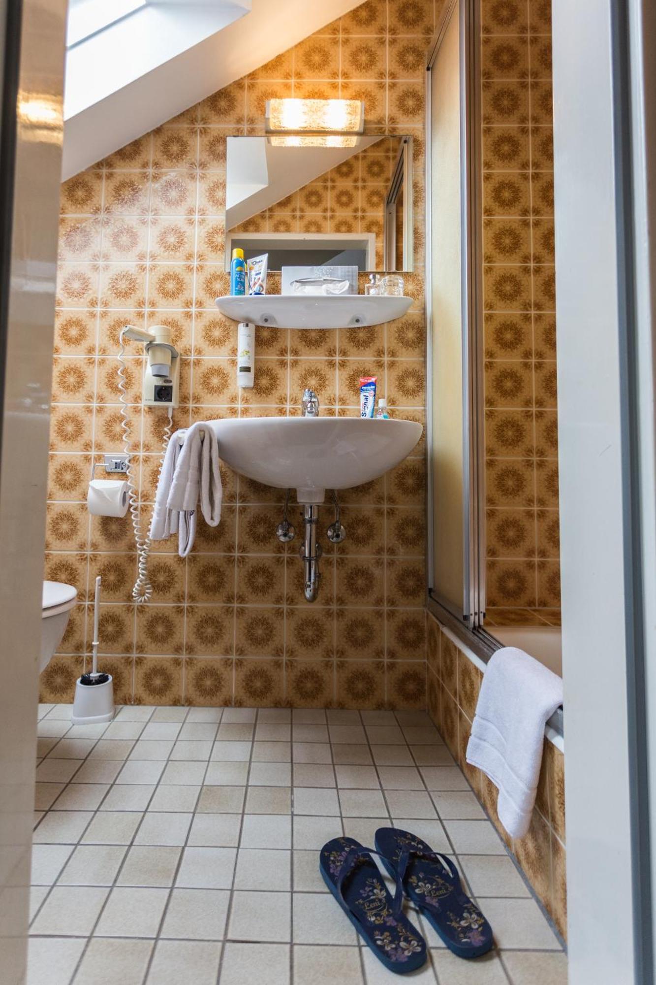 Hotel Loewen Randersacker Habitación foto