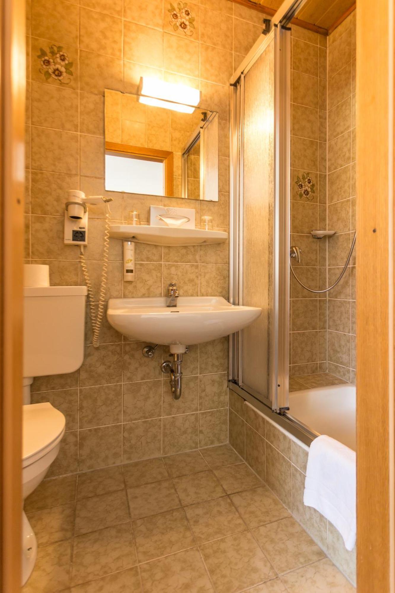 Hotel Loewen Randersacker Habitación foto